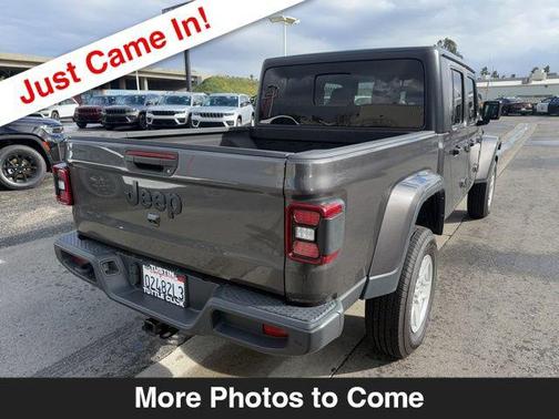 2022 Jeep Gladiator Sport S
