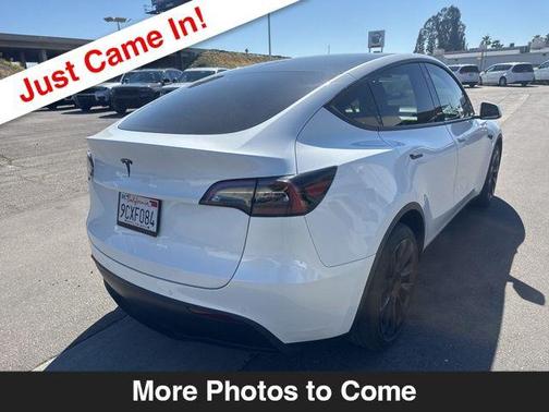 2022 Tesla Model Y Long Range Dual Motor All-Wheel Drive