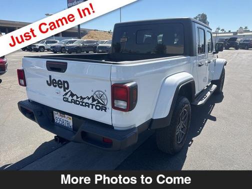 2024 Jeep Gladiator Sport S