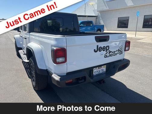 2024 Jeep Gladiator Sport S