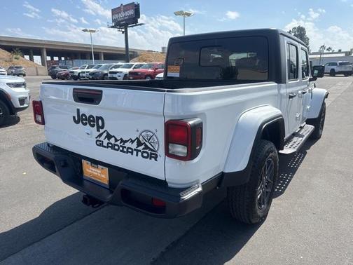 2024 Jeep Gladiator Sport S