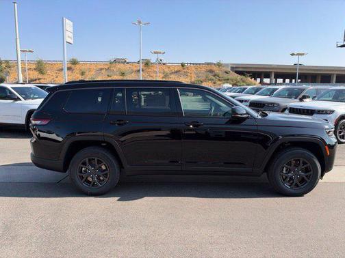 High-Gloss Black Paint 2027 Jeep Grand Cherokee Altitude