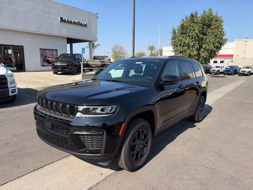 High-Gloss Black Paint 2027 Jeep Grand Cherokee Altitude