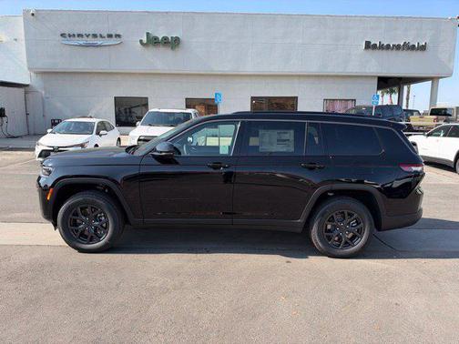 High-Gloss Black Paint 2027 Jeep Grand Cherokee Altitude