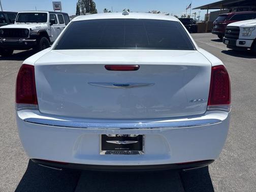 2021 Chrysler 300 Touring