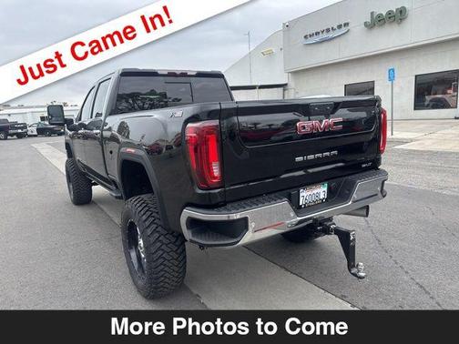 Onyx Black 2022 GMC Sierra 2500 SLT