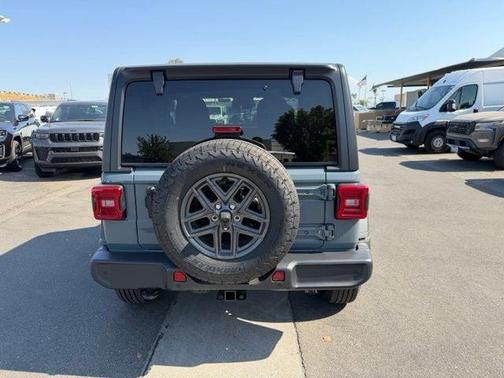Anvil Clear-Coat Exterior Paint 2026 Jeep Wrangler Sport S