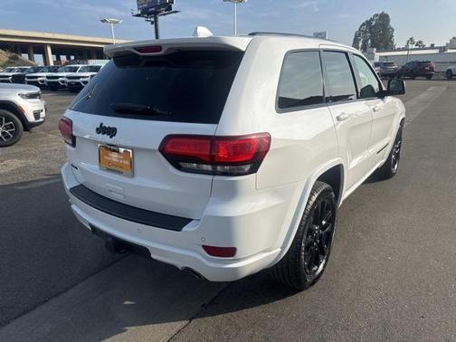 2022 Jeep Grand Cherokee Laredo