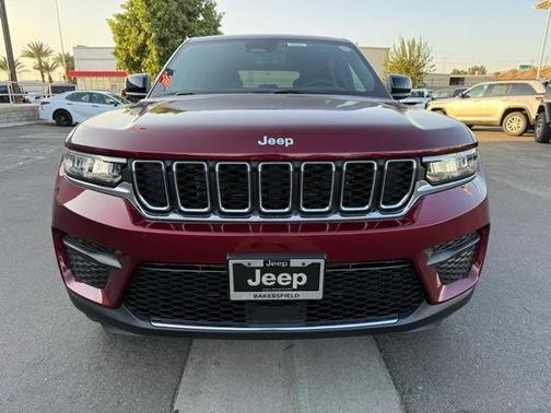 2025 Jeep Grand Cherokee Laredo
