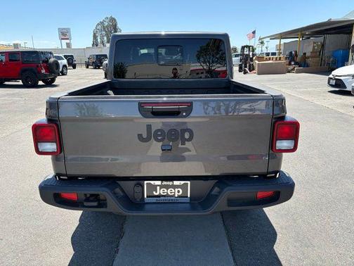 Granite Crystal Metallic Clear-Coat Exterior Paint 2026 Jeep Gladiator Sport S