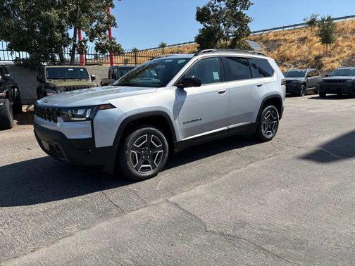 Silver Zynith Clear-Coat Exterior Paint 2026 Jeep Cherokee Laredo 4x4