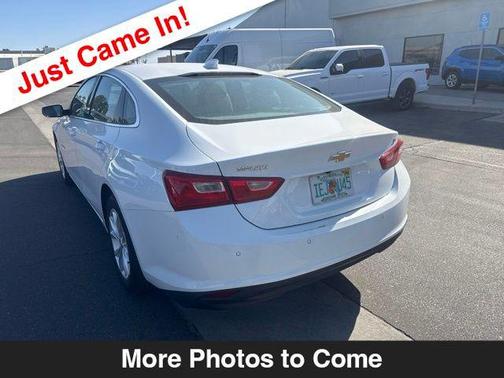 Summit White 2025 Chevrolet Malibu FWD 1LT