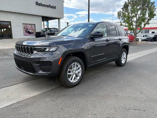 Baltic Gray Metallic Clear-Coat Exterior Paint 2026 Jeep Grand Cherokee Laredo