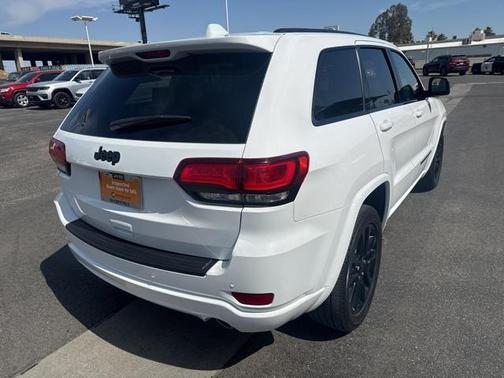 2022 Jeep Grand Cherokee Laredo