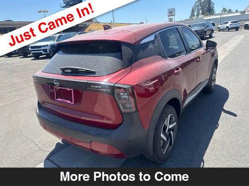 Scarlet 2025 Nissan Kicks SV