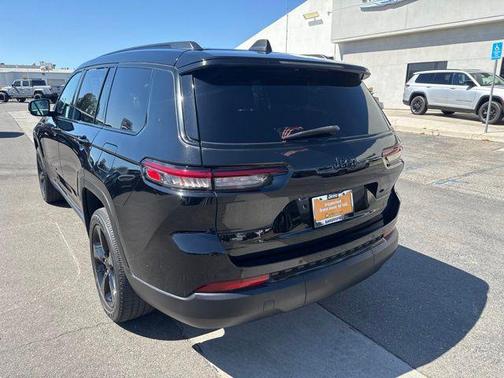 Diamond Black 2023 Jeep Grand Cherokee L Altitude