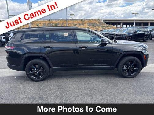 Diamond Black 2023 Jeep Grand Cherokee L Altitude