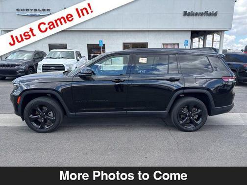 Diamond Black 2023 Jeep Grand Cherokee L Altitude