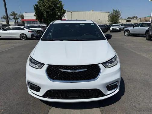 Bright White Clear-Coat Exterior Paint 2026 Chrysler Pacifica L