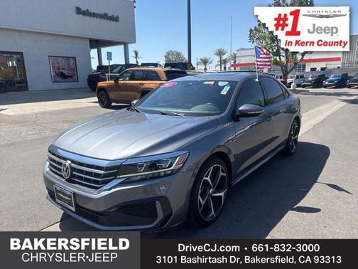 Platinum Gray Metallic 2021 Volkswagen Passat 2.0T R-Line