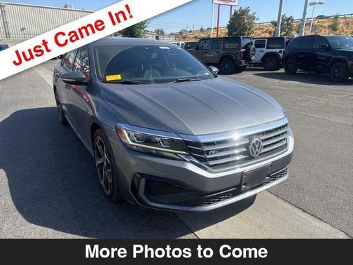 Platinum Gray Metallic 2021 Volkswagen Passat 2.0T R-Line