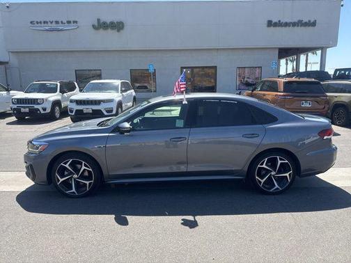 Platinum Gray Metallic 2021 Volkswagen Passat 2.0T R-Line