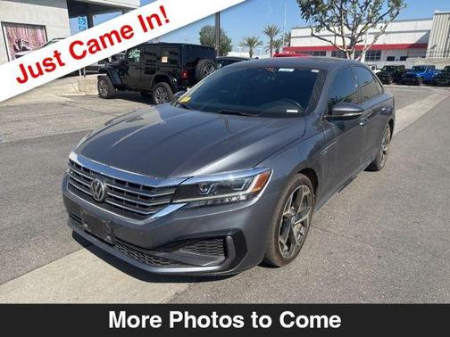 Platinum Gray Metallic 2021 Volkswagen Passat 2.0T R-Line