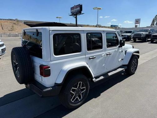 2025 Jeep Wrangler 4-Door Sahara 4x4