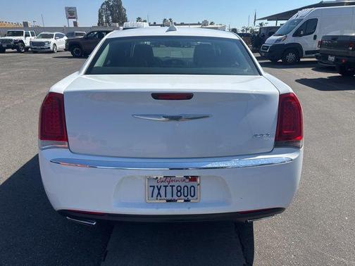 2017 Chrysler 300 Limited