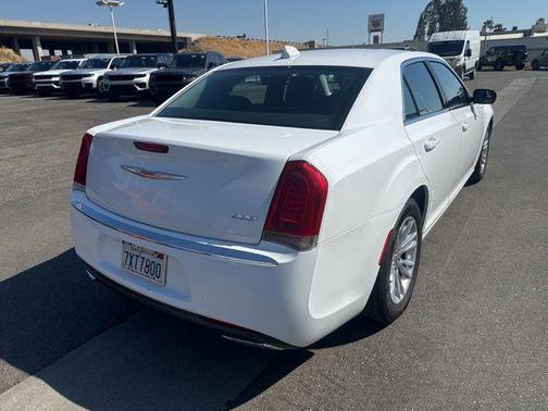 2017 Chrysler 300 Limited