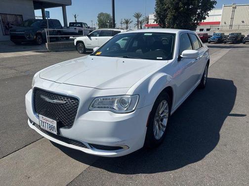 2017 Chrysler 300 Limited