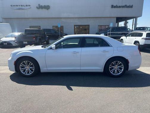 2017 Chrysler 300 Limited