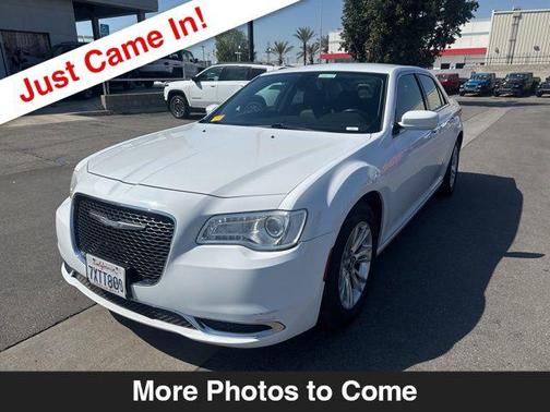 Bright White Clearcoat 2017 Chrysler 300 Limited