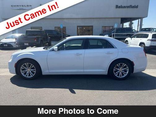 Bright White Clearcoat 2017 Chrysler 300 Limited