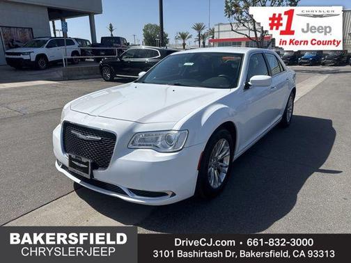 Bright White Clearcoat 2017 Chrysler 300 Limited