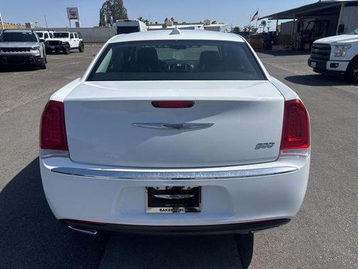 Bright White Clearcoat 2017 Chrysler 300 Limited