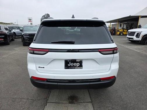 2025 Jeep Grand Cherokee Altitude