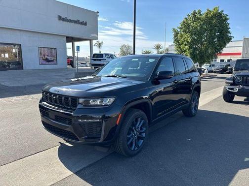 Diamond Black Crystal Pearlcoat 2026 Jeep Grand Cherokee 85th Anniversay Edition 4x4