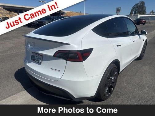 Pearl White Multi-Coat 2024 Tesla Model Y Performance Dual Motor All-Wheel Drive