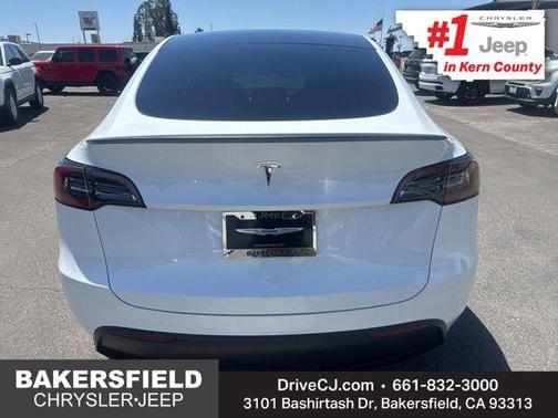 Pearl White Multi-Coat 2024 Tesla Model Y Performance Dual Motor All-Wheel Drive