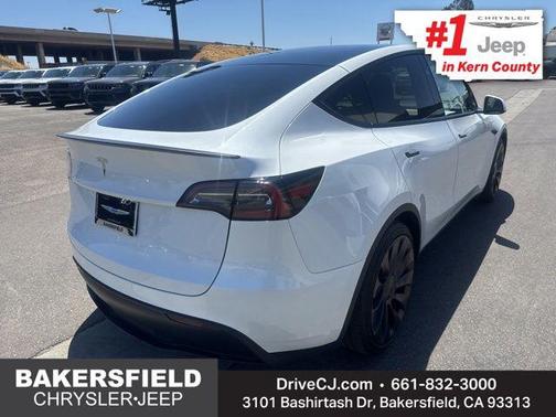 Pearl White Multi-Coat 2024 Tesla Model Y Performance Dual Motor All-Wheel Drive