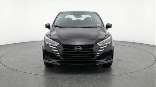 Super Black 2025 Nissan Versa 1.6 SV