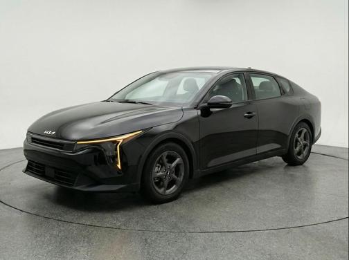 Aurora Black Pearl 2025 Kia K4 LXS
