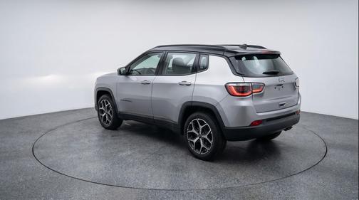 Silver Zynith Metallic Clearcoat 2025 Jeep Compass Limited