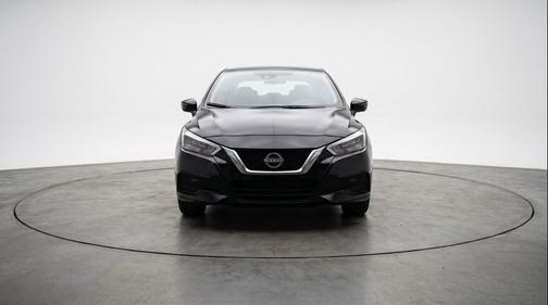 Super Black 2025 Nissan Versa 1.6 SV