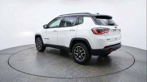 Bright White Clearcoat 2025 Jeep Compass Trailhawk
