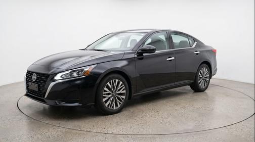 Super Black 2025 Nissan Altima SV FWD