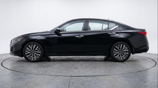 Super Black 2025 Nissan Altima SV FWD