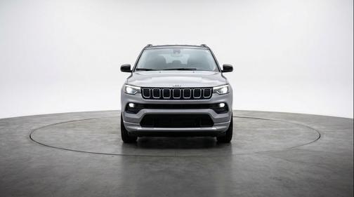 Silver Zynith Metallic Clearcoat 2025 Jeep Compass Limited