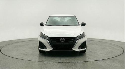 Glacier White 2025 Nissan Altima SV FWD